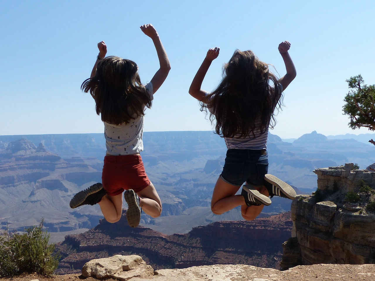 two children at the Grand Canyon