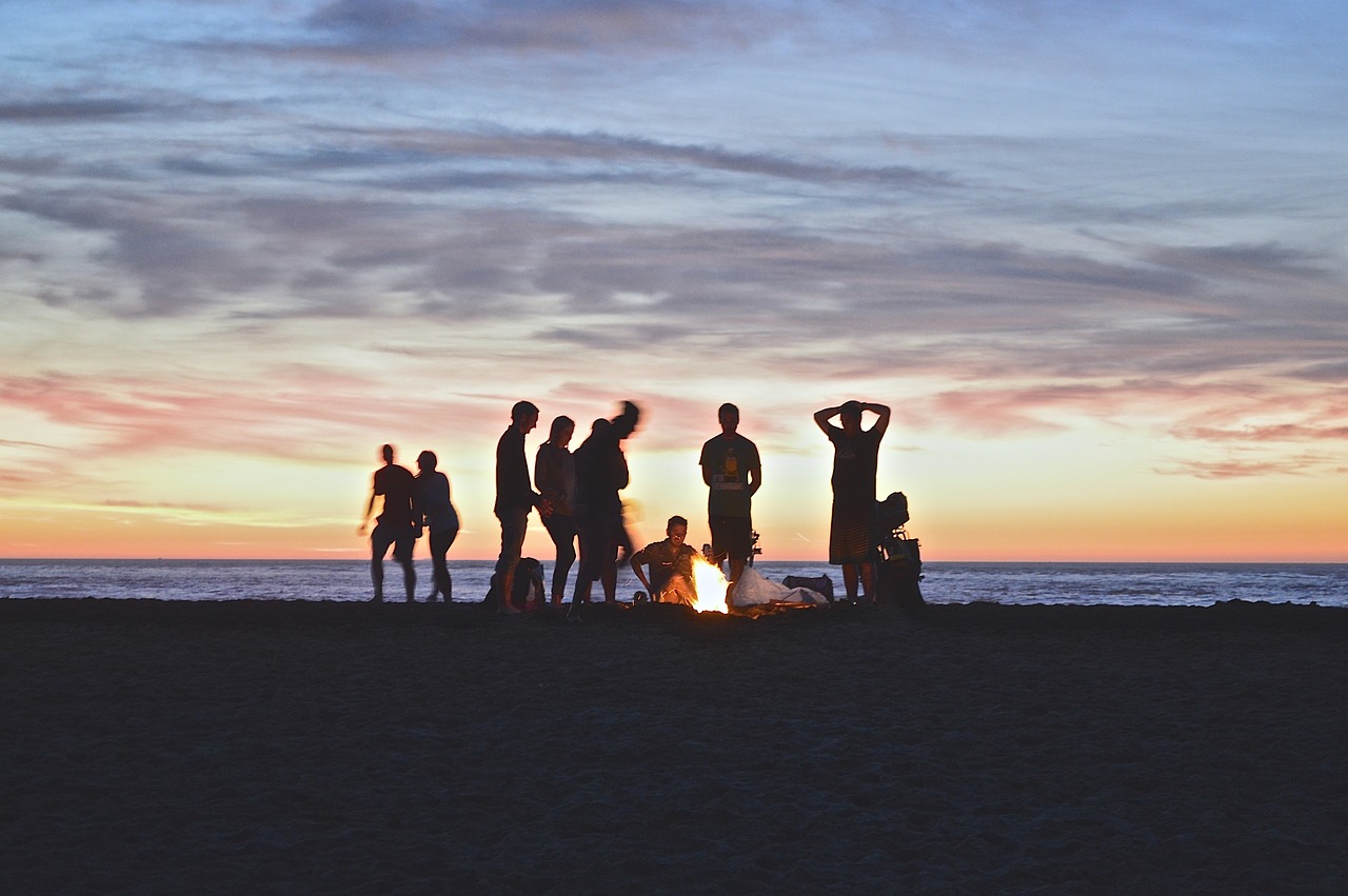 campfire-984020_1280 With a cooler backpack, you can enjoy cold drinks anywhere you roam.